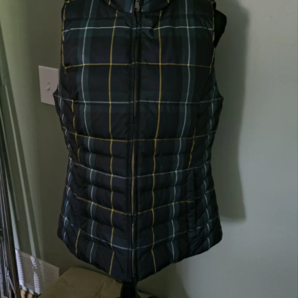 (L)  Talbot's Plaid Puffer Vest - Picture 5 of 9